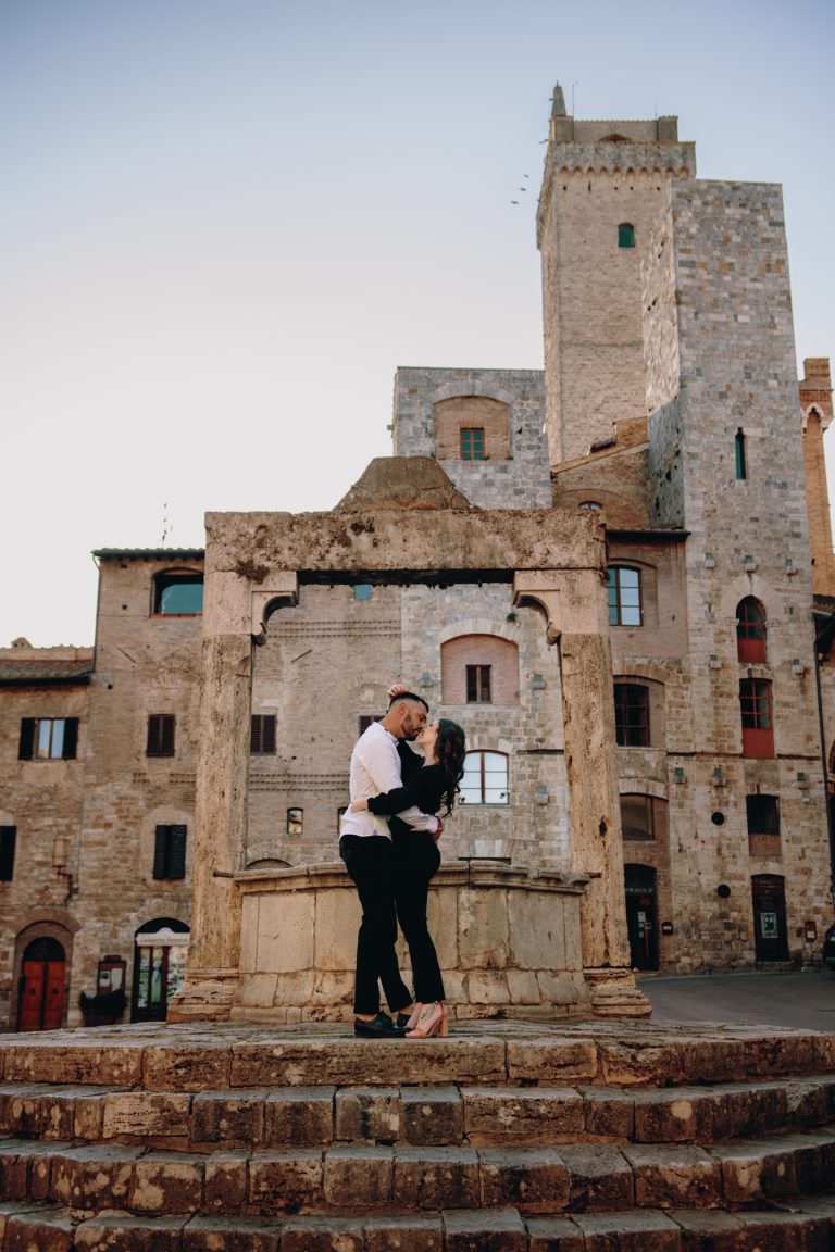 engagement photographer San Gimignano 34