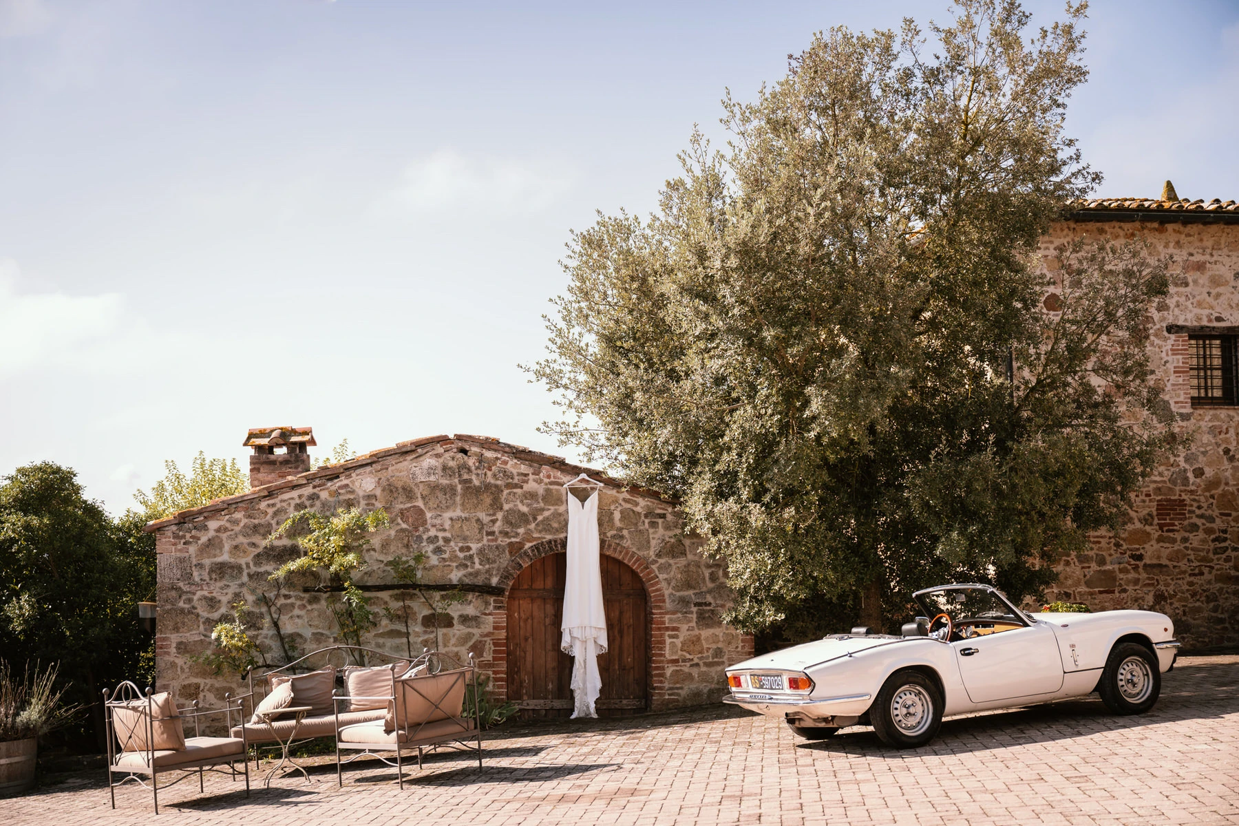 Wedding at San Galgano Abbey in Tuscany 2 Wedding photographer at San Galgano Abbey - Andrea Corridori