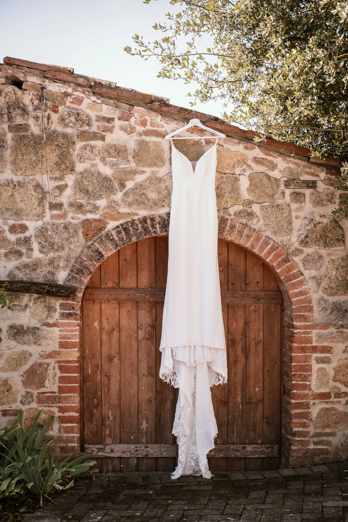 Wedding at San Galgano Abbey in Tuscany 12 andrea corridori wedding photographer tuscany san gimignano 4083
