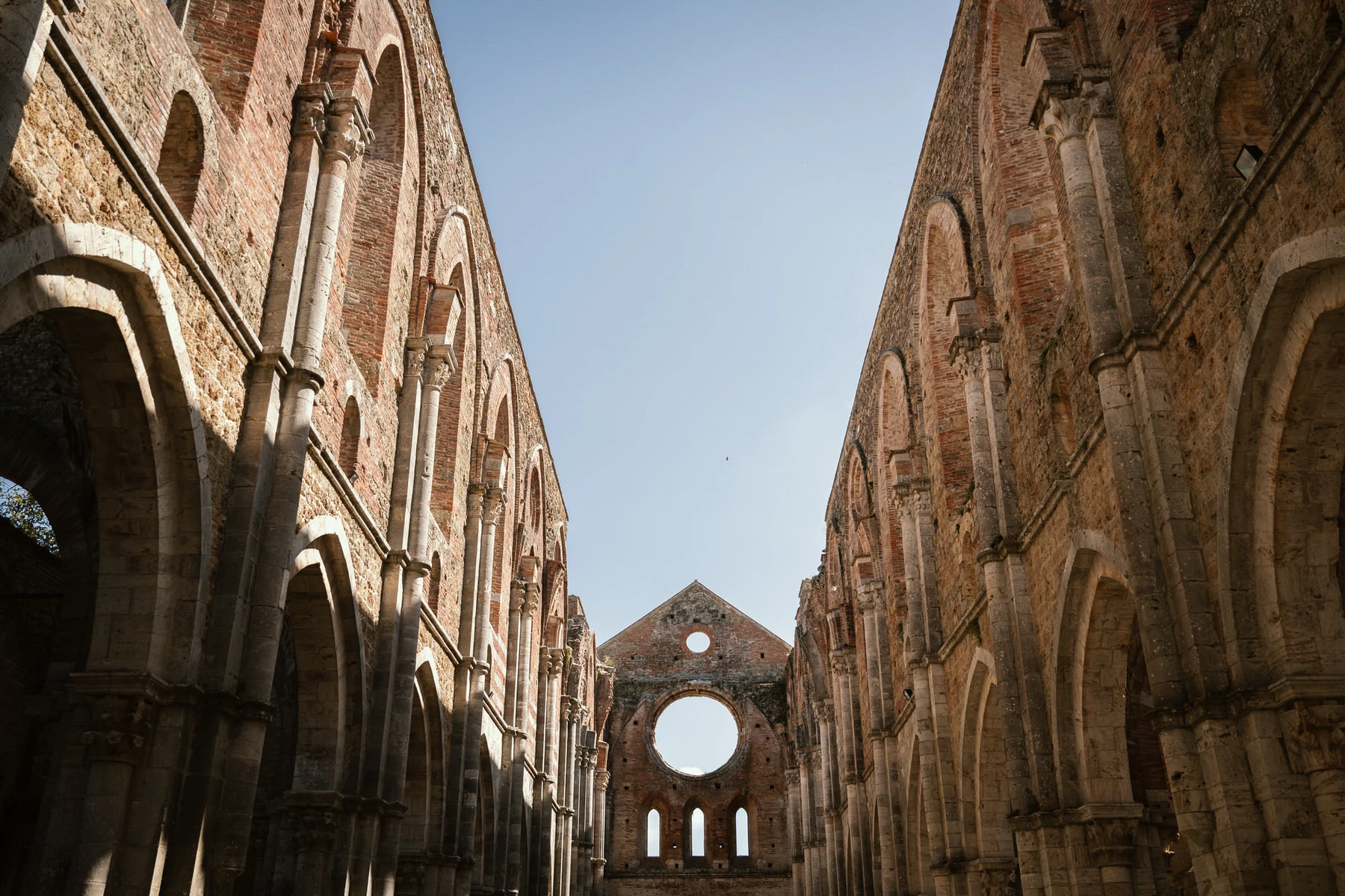 Wedding at San Galgano Abbey in Tuscany 38 Wedding photographer at San Galgano Abbey - Andrea Corridori