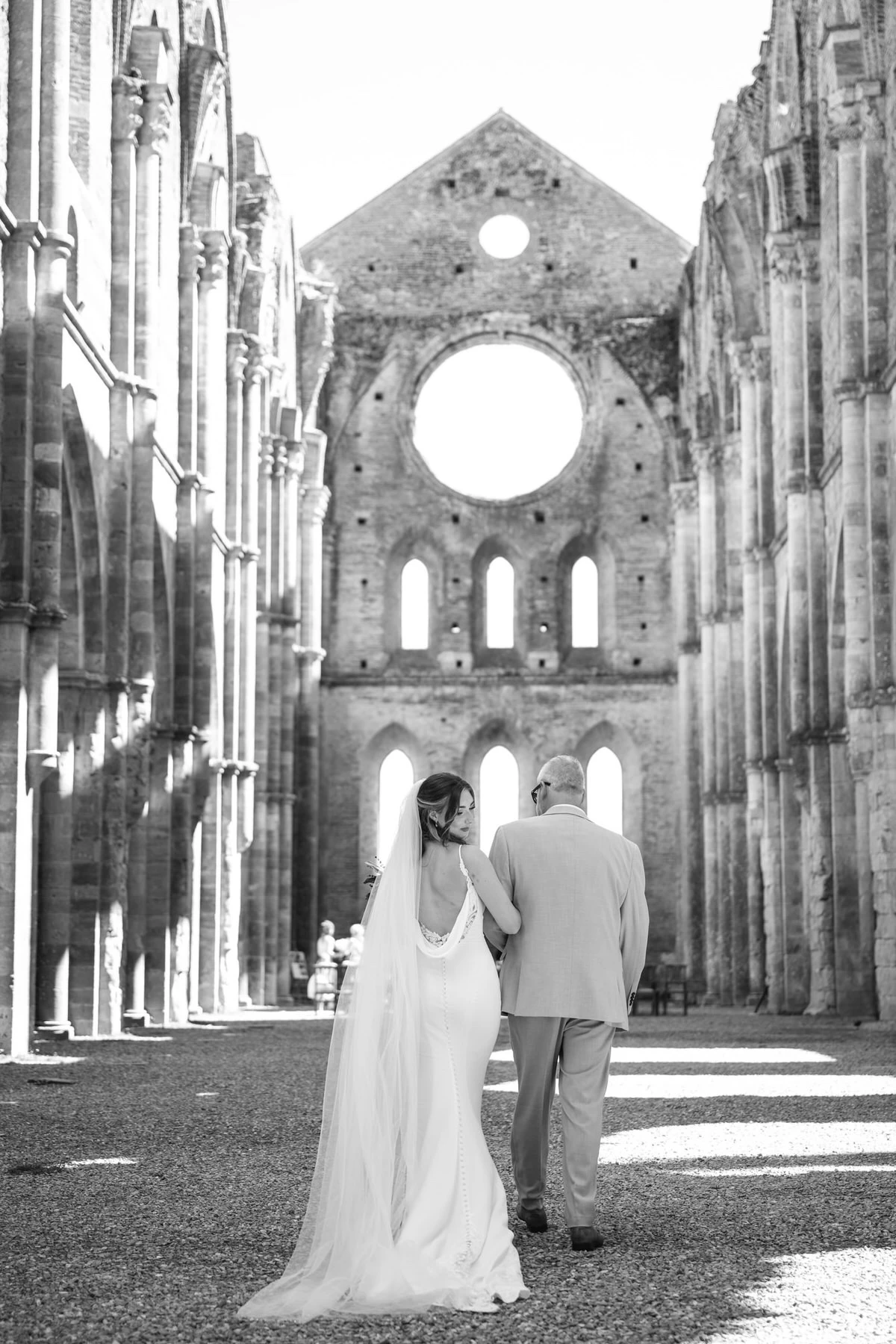 Wedding at San Galgano Abbey in Tuscany 44 andrea corridori wedding photographer tuscany san gimignano 4667